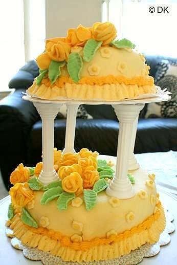 Decorating Wedding Cake