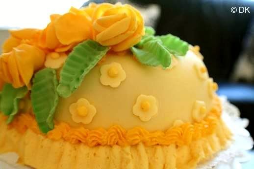 Decorating Wedding Cake