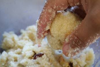 Indian Rava (semolina) Ladoo/Laddu/Laddoo