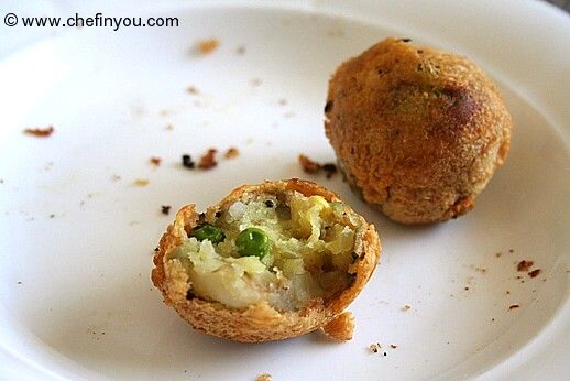 South Indian Aloo Bonda recipe (Potato/urulaikizhangu Fritters)