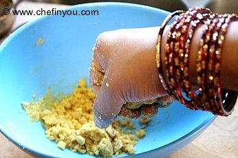 Besan Rava Ladoo Recipe