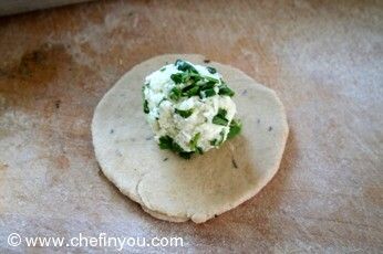 Gobi (cauliflower) Paneer ka Paratha Recipe