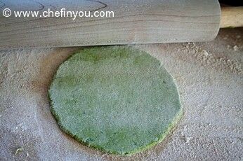 Hara Bhara Paratha recipe (Spinach paratha stuffed with paneer, potato and cauliflower)