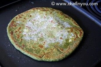 Hara Bhara Paratha recipe (Spinach paratha stuffed with paneer, potato and cauliflower)