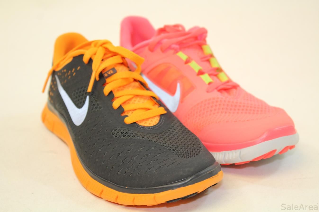 nike mismatched running shoes