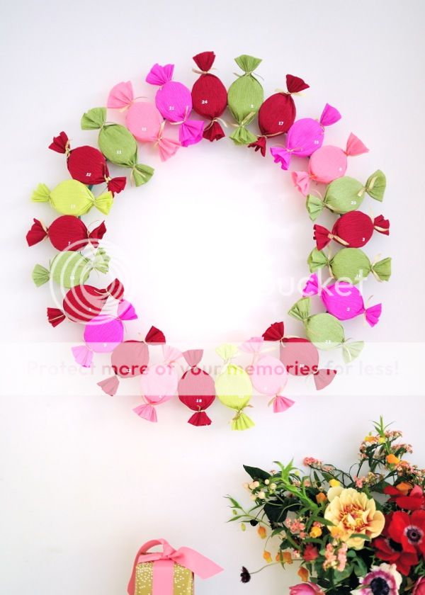 Festive and fun advent calendars: DIY Bonbon Advent Calendar wreath form Oh Happy Day. Oh so pretty!