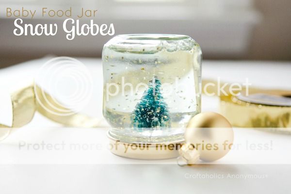 Let it snow! These mini snow globes from Craftaholics Anonymous make the perfect DIY holiday classroom gifts. 