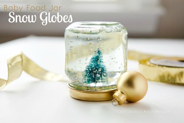 Let it snow! These mini snow globes from Craftaholics Anonymous make the perfect DIY holiday classroom gifts. 