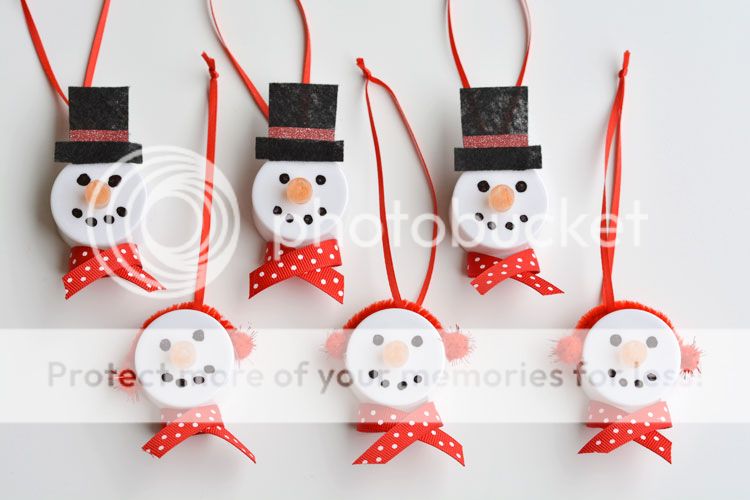 These Tea Light Snowman Ornament idea from One Little Project would make great DIY holiday classroom gifts.